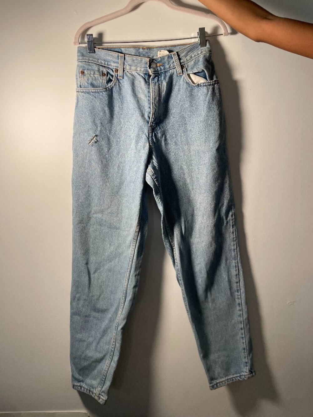 Vintage Levi 550 Relaxed Tapered Fit Jeans (Medium; US 8S)